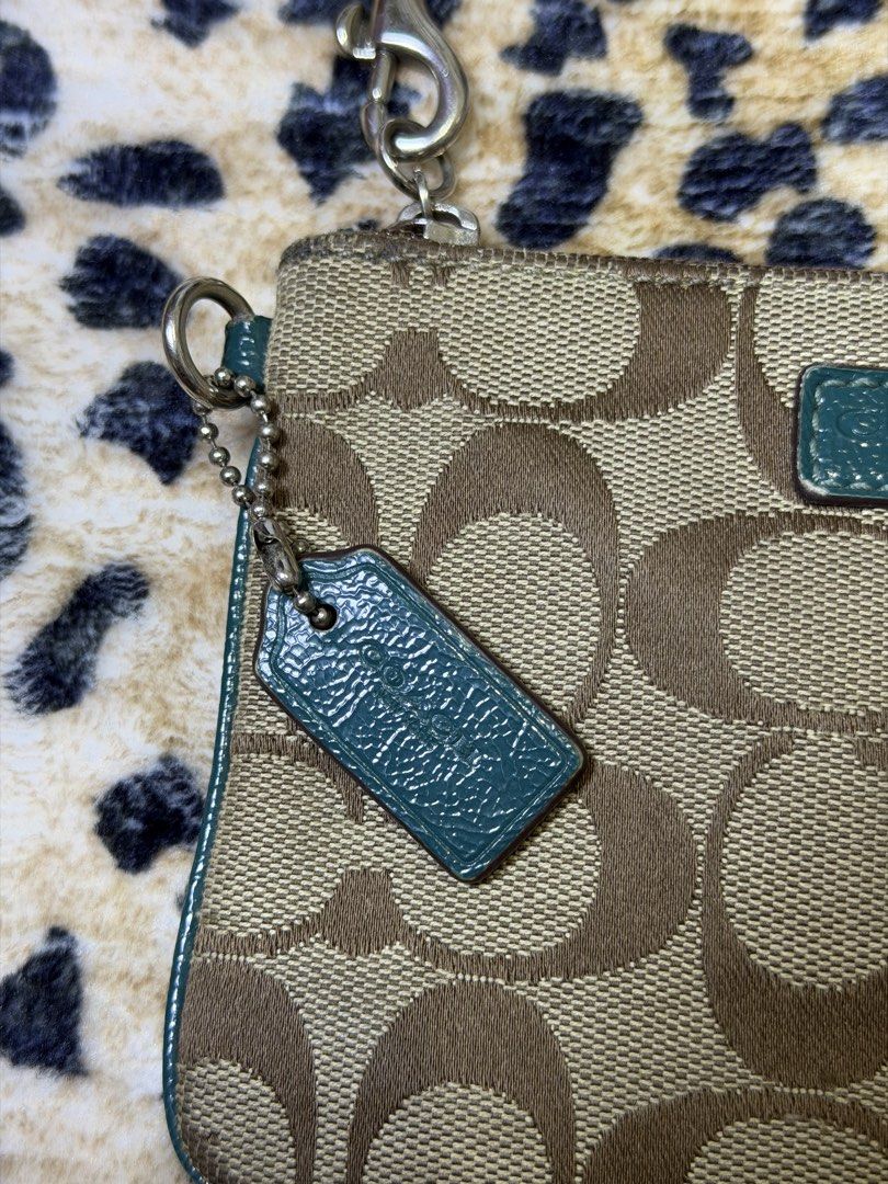 Coach monogram purse (Category: Wallets & Card holders) located in Kapangan. Submitted by keythsgs74798 (Listing ID 1470919078, Image 2). Description: .
