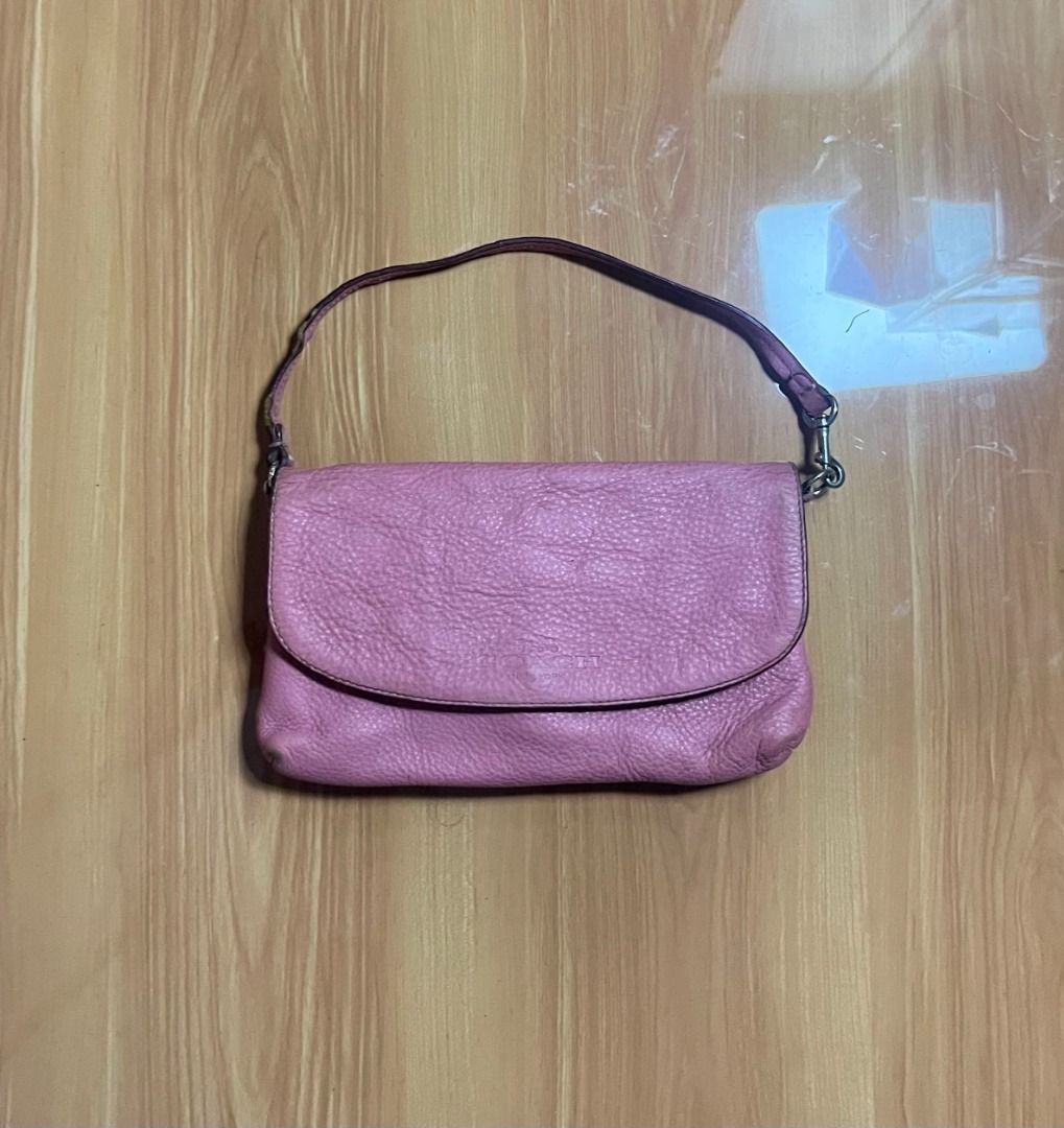 Coach Pink Leather Kili Bag Wristlet (Category: Shoulder Bags) located in Manila. Submitted by senggggg. (Listing ID 1470820734, Image 1). Description: good condition minimal sign of use need wash washable.