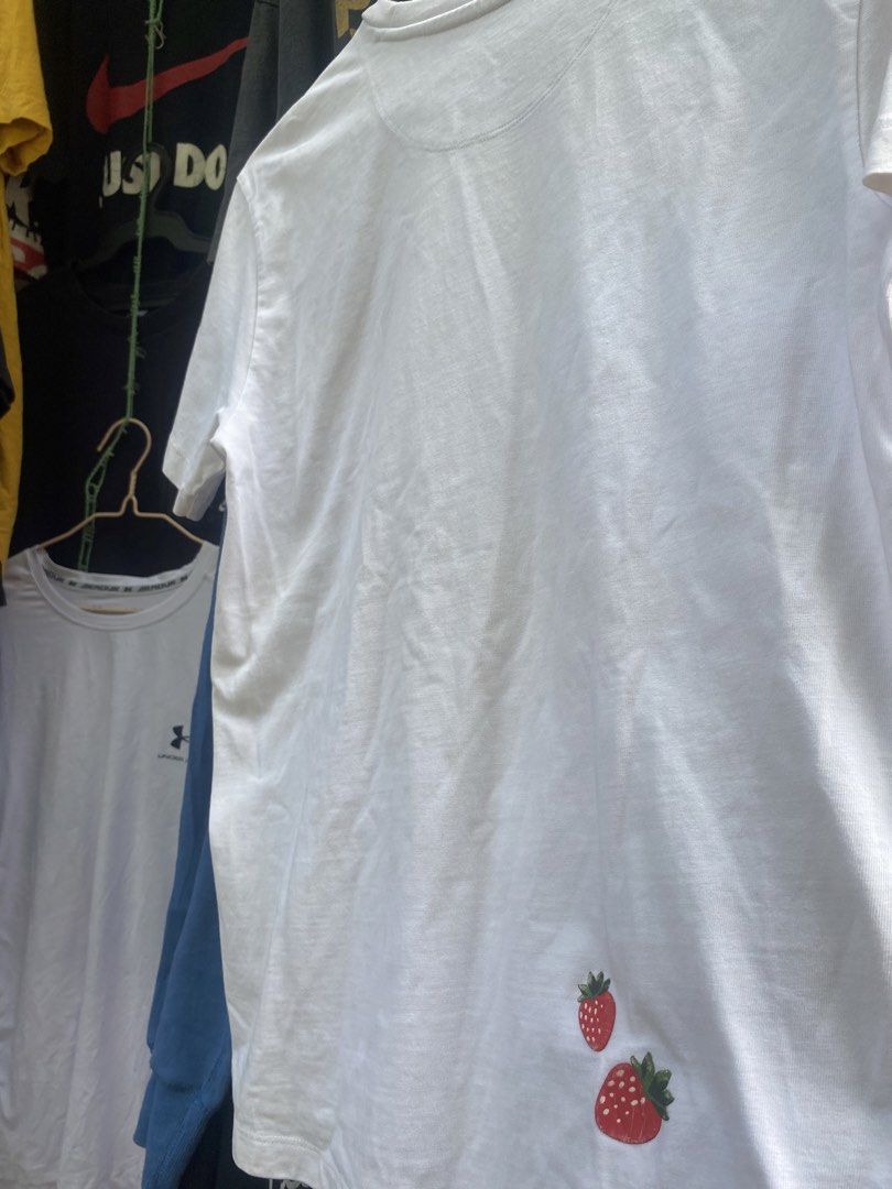 Coach pocket tee (Category: Tshirts & Polo Shirts ) located in Butuan. Submitted by angericohappy420 (Listing ID 1470774490, Image 2). Description: COACH STRAWBERRY POCKET TEE W19xL25 Cr 9/10 Authentic Excellent condition ( needwash only ).