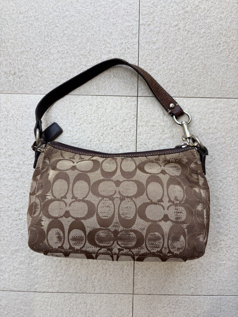 Coach Signature C Brown Canvas Small Shoulder Bag (Category: Luxury Bags & Wallets) located in San Pedro. Submitted by wharfthrift (Listing ID 1470856472, Image 1). Description: FOR SALE ‼️ Coach Signature C Brown Canvas Small Shoulder Bag CONDITION 7/10 ISSUE SIGN OF USAGE CHECK PHOTOS ₱790 + SF Shipping via lalamove or j&t meetup san pedro laguna .