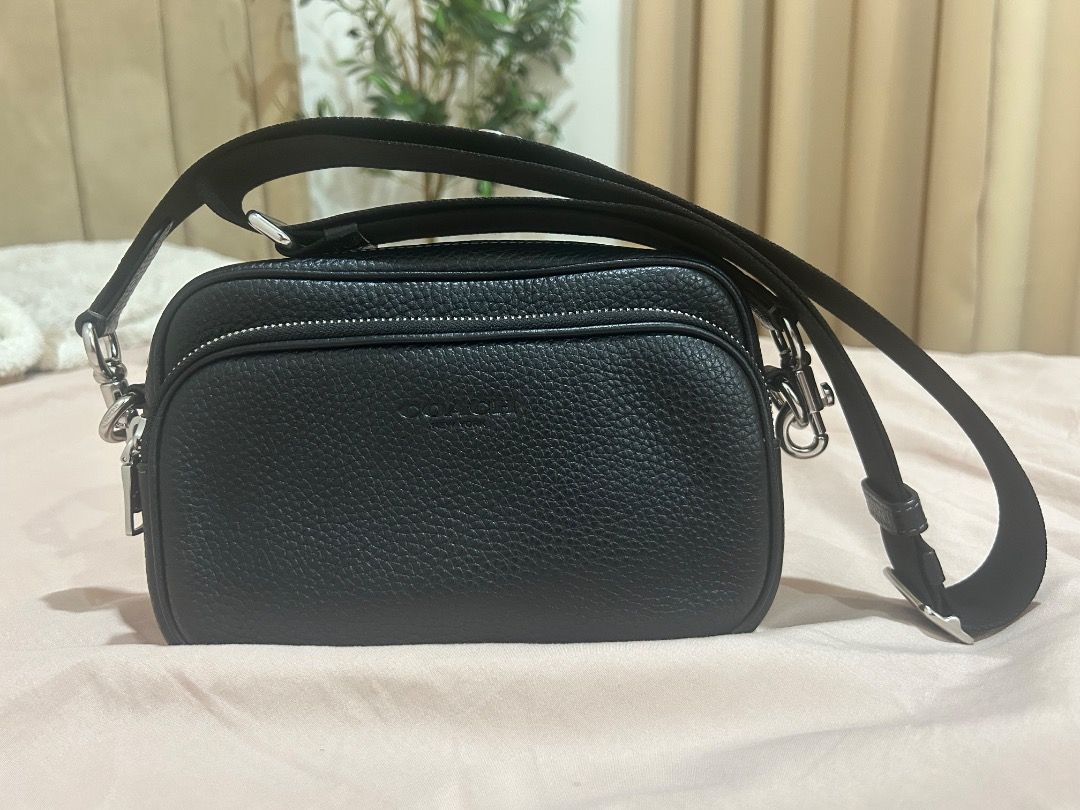 Coach Sling Bag (Category: Luxury Bags & Wallets) located in Caloocan City. Submitted by jordainea62711 (Listing ID 1470846628, Image 3). Description: .