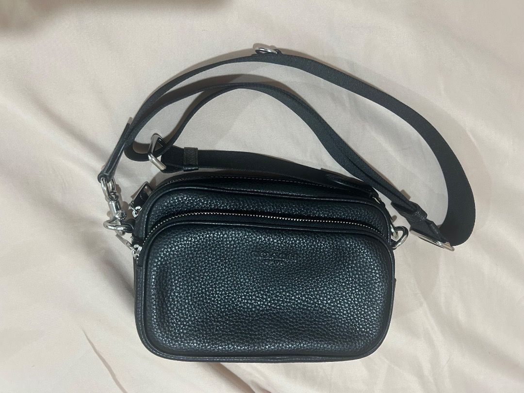 Coach Sling Bag (Category: Luxury Bags & Wallets) located in Caloocan City. Submitted by jordainea62711 (Listing ID 1470846628, Image 2). Description: .