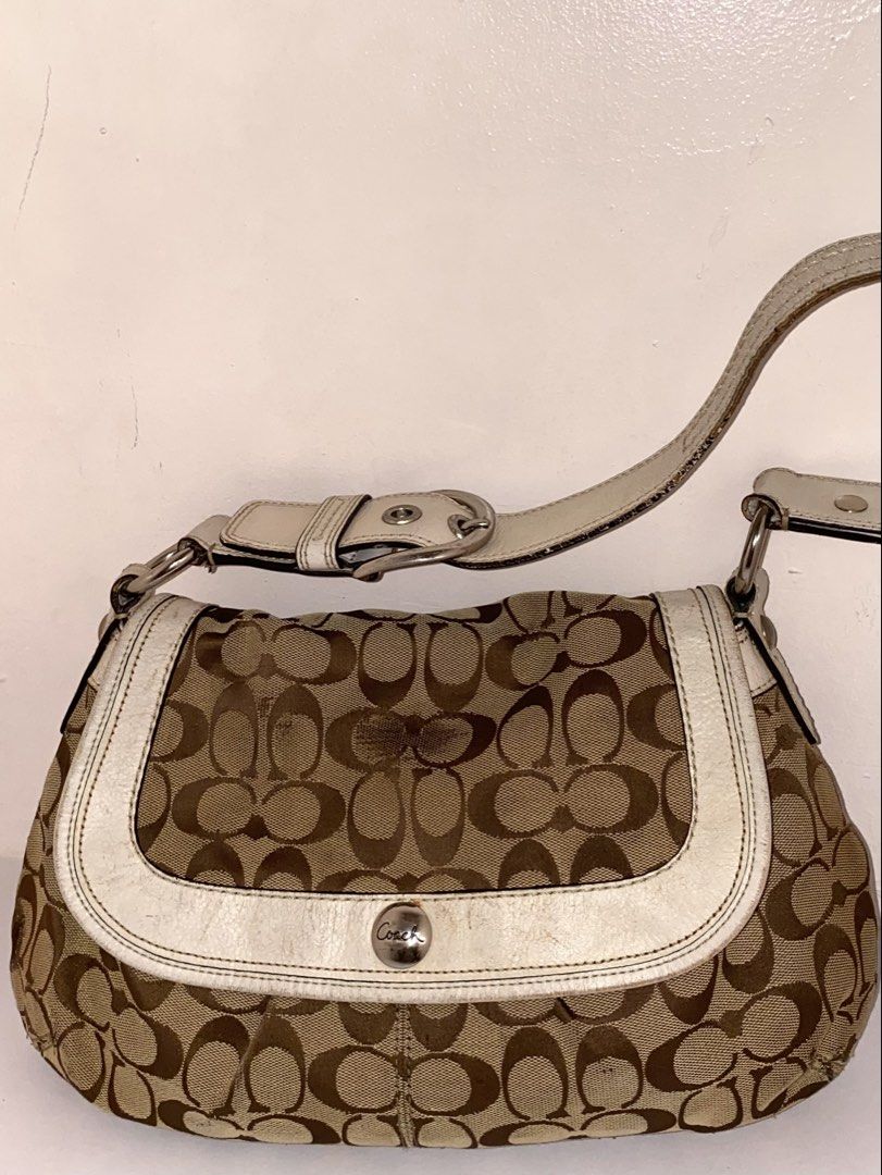 coach soho signature (Category: Luxury Bags & Wallets) located in Cebu City. Submitted by vaultsbypj (Listing ID 1470894074, Image 2). Description: coach signature soho 💌🪽🫧🗯️ authentic vintage ykk zippers silver hardwares (with fading/tarnishing) some patterns may have scratches with creed the strap leather are fading still negotiable 📍cebu city! can ship nationwide via jnt. 💌 .