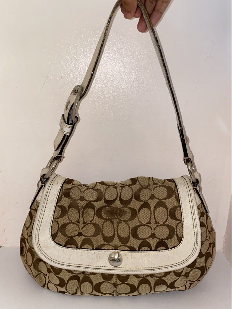 coach soho signature (Category: Luxury Bags & Wallets) located in Cebu City. Submitted by vaultsbypj (Listing ID 1470894074, Image 1). Description: coach signature soho 💌🪽🫧🗯️ authentic vintage ykk zippers silver hardwares (with fading/tarnishing) some patterns may have scratches with creed the strap leather are fading still negotiable 📍cebu city! can ship nationwide via jnt. 💌 .