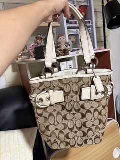 (Category: ) located in . Submitted by leyxzz_declutter (Listing ID 1468976439, Image 1). Description: .