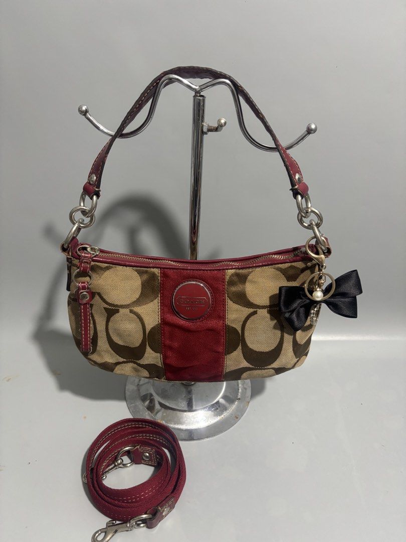 Coach Stripe Brown Dark red (Category: Luxury Bags & Wallets) located in Manila. Submitted by kairos_07 (Listing ID 1470880114, Image 3). Description: Good Condition ✅ Issue posted already, pls check carefully. Rubber lining pls check Sign of use only 💕.