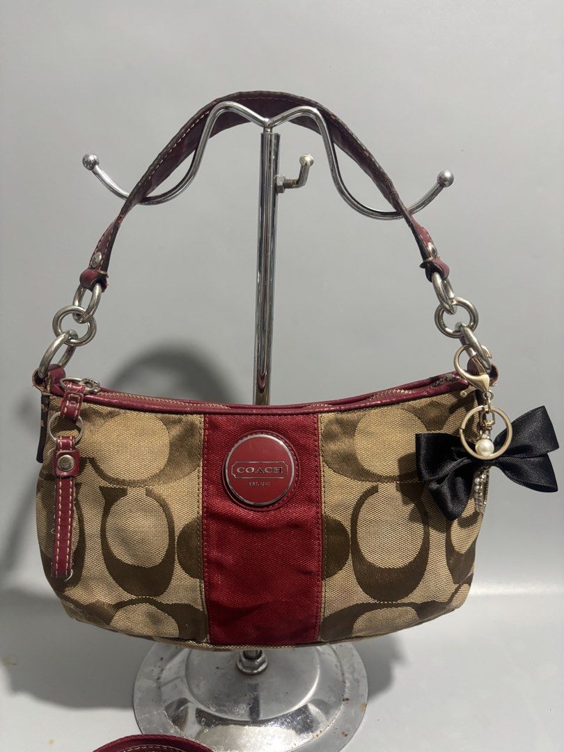 Coach Stripe Brown Dark red (Category: Luxury Bags & Wallets) located in Manila. Submitted by kairos_07 (Listing ID 1470880114, Image 2). Description: Good Condition ✅ Issue posted already, pls check carefully. Rubber lining pls check Sign of use only 💕.