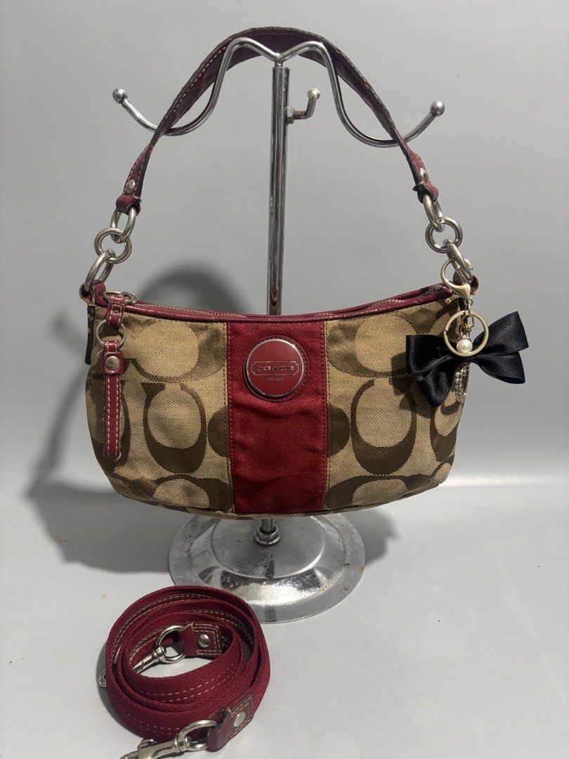 Coach Stripe Brown Dark red (Category: Luxury Bags & Wallets) located in Manila. Submitted by kairos_07 (Listing ID 1470880114, Image 1). Description: Good Condition ✅ Issue posted already, pls check carefully. Rubber lining pls check Sign of use only 💕.