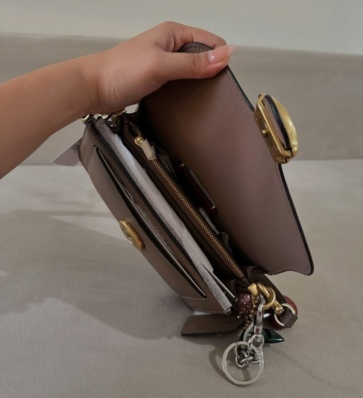 COACH TABBY 20 (Category: Shoulder Bags) located in Pasig City. Submitted by ttitalaana20198 (Listing ID 1470864019, Image 3). Description: .