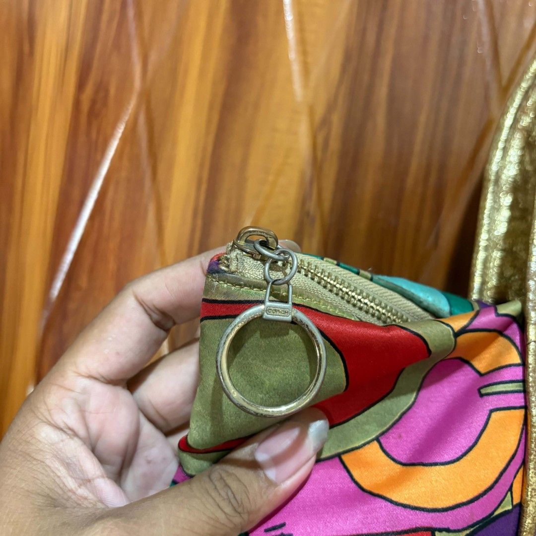 Coach tote bag (Category: Tote Bags) located in Alburquerque. Submitted by abj_thriftshop (Listing ID 1470768130, Image 3). Description: excellent.