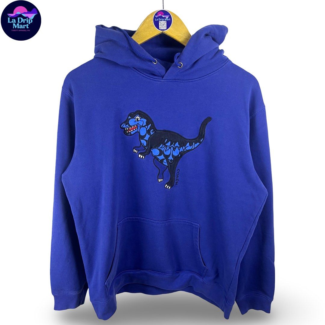 ‎“COACH” T-REX PATCH LOGO PULLOVER HOODIE (Category: Activewear) located in Taguig. Submitted by ldm.ph (Listing ID 1470747765, Image 1). Description: ‎(LDM-E-300) ‎Size:ACTUAL FIT:LARGE: ‎Dimensions ‎Inches width:22 ‎Inches length:26 ‎Condition: EXCELLENT ‎Color rate:9.5 ‎Flaws:❌ ‎(READY TO WEAR).