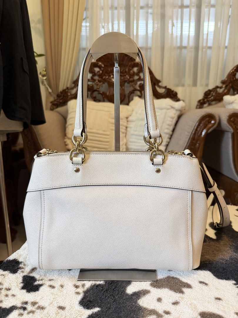 Coach White Leather Satchel Crossbody Bag (Category: Cross-body Bags) located in Santiago. Submitted by yrellagnoihsaf (Listing ID 1470795168, Image 2). Description: Authentic Coach white handbag Brooke Carryall in the chalk colorway made from textured crossgrain leather almost new normal signs of wear onlee konting fading sa hardware rubber lining intact no peeling kasya long wallet at promax onting anik 💋💋💋.