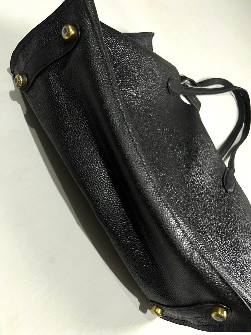 ‎“COACH” WILLOW TOTE BAG (Category: Tote Bags) located in Taguig. Submitted by ldm.ph (Listing ID 1470915043, Image 3). Description: ‎(LDM-A-0051) ‎Dimensions Inches width:15 ‎Inches length:12 ‎Condition: EXCELLENT ‎Color rate:9.5 ‎Flaws:❌ ‎(READY TO WEAR) .