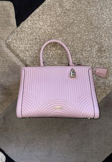 (Category: ) located in . Submitted by vintagefinds.co (Listing ID 1470867568, Image 1). Description: .