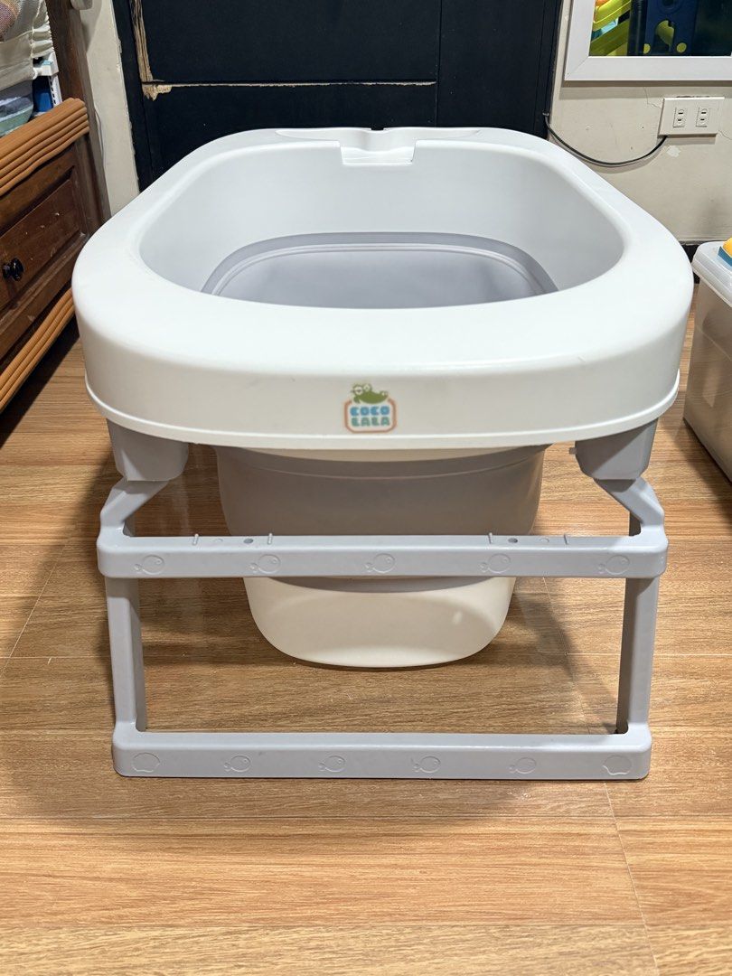 Cocolala Foldable Baby Bathtub with Stand White Grey (Category: Bathtub & Bath Accessories) located in Pasig City. Submitted by myclosetdiaries_ (Listing ID 1470919666, Image 1). Description: - Color: White and grey - Space-saving collapsible design that folds completely flat for easy storage - Built-in folding stand keeps the tub at a comfortable height for parents - Sturdy legs lock securely into place for safety during bath time - Convenient d
