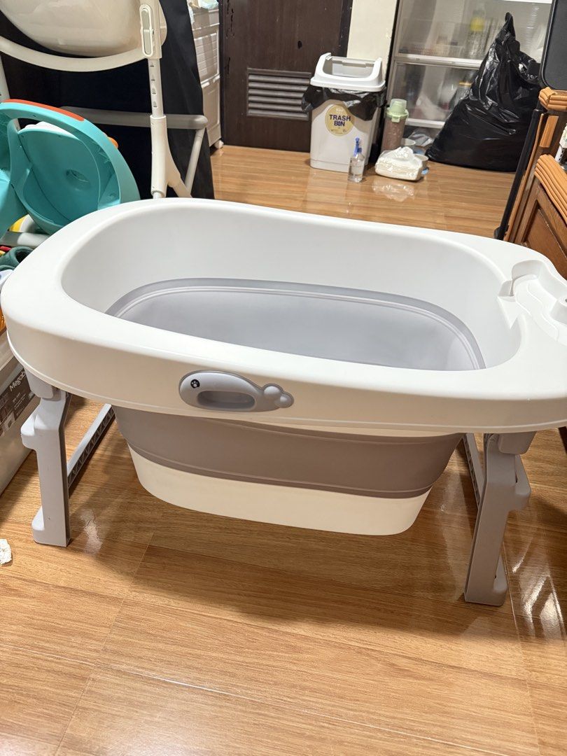 Cocolala Foldable Baby Bathtub with Stand White Grey (Category: Bathtub & Bath Accessories) located in Pasig City. Submitted by myclosetdiaries_ (Listing ID 1470919666, Image 3). Description: - Color: White and grey - Space-saving collapsible design that folds completely flat for easy storage - Built-in folding stand keeps the tub at a comfortable height for parents - Sturdy legs lock securely into place for safety during bath time - Convenient d