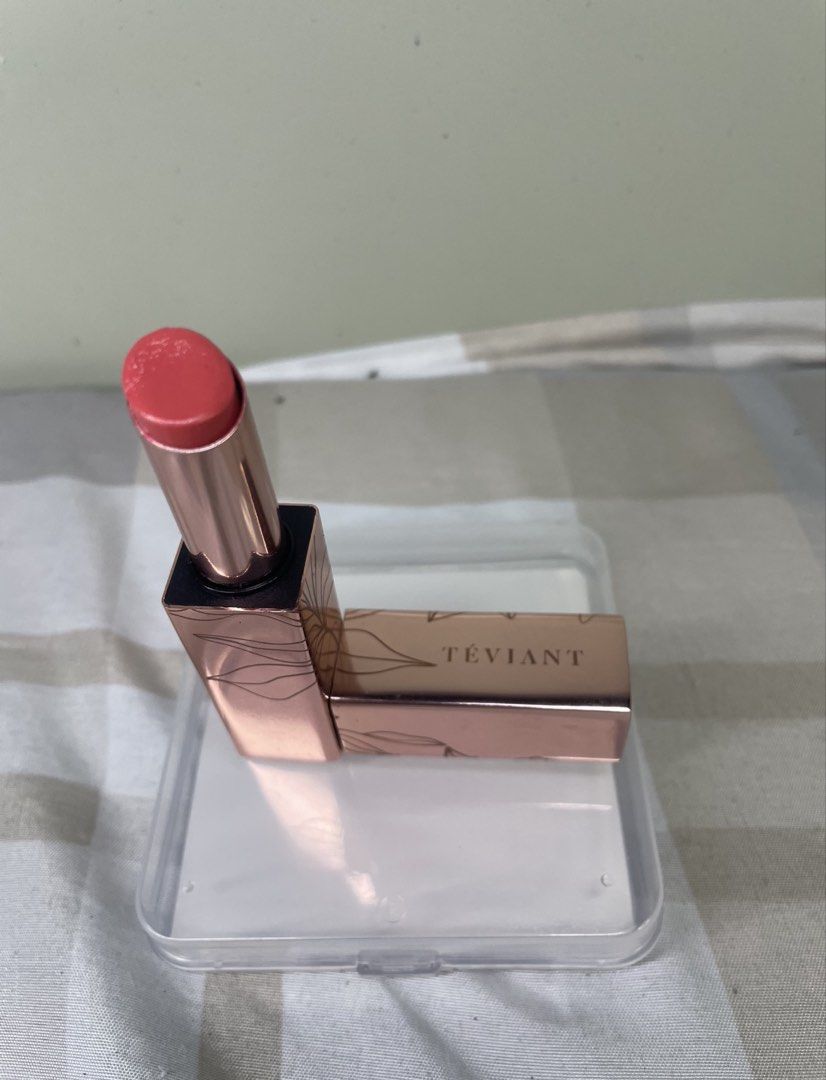 Colourette Fwee Teviant Issy Makeup Bundle (Category: Makeup) located in Paete. Submitted by she.shen_ (Listing ID 1470860970, Image 3). Description: - Local beauty brand makeup set (decluttering vanity) - Colourette palette(bnew) - Fwee highlighter(swatched only) - Teviant lipstick(swatched only) - Issy eye primer(swatched only) - Selling everything together as a bundle - with freebies alsooo.