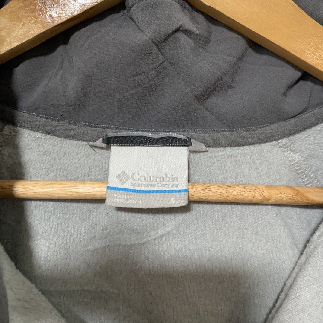 Columbia (Category: Coats, Jackets and Outerwear) located in Cavite. Submitted by yobubsss (Listing ID 1470911987, Image 3). Description: Size XL Good condition No issue.