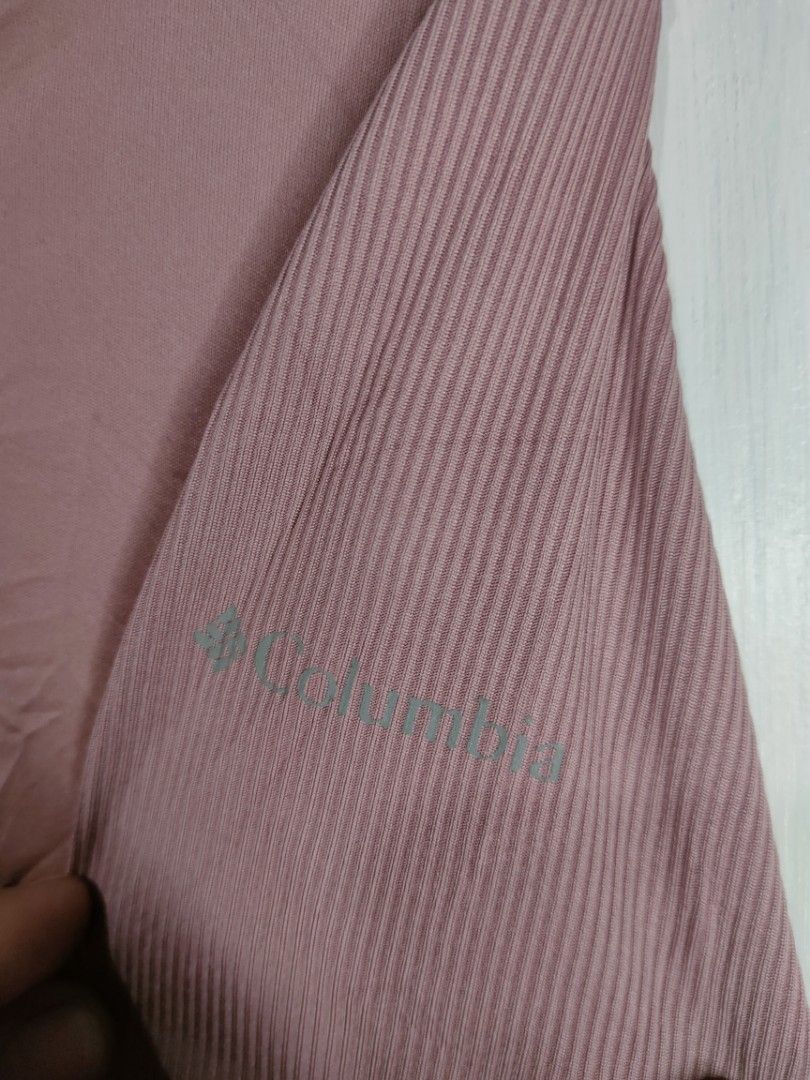 COLUMBIA CREWNECKS UNISEX (Category: Coats, Jackets and Outerwear) located in Davao. Submitted by LloydThrifter16 (Listing ID 1470836167, Image 3). Description: .