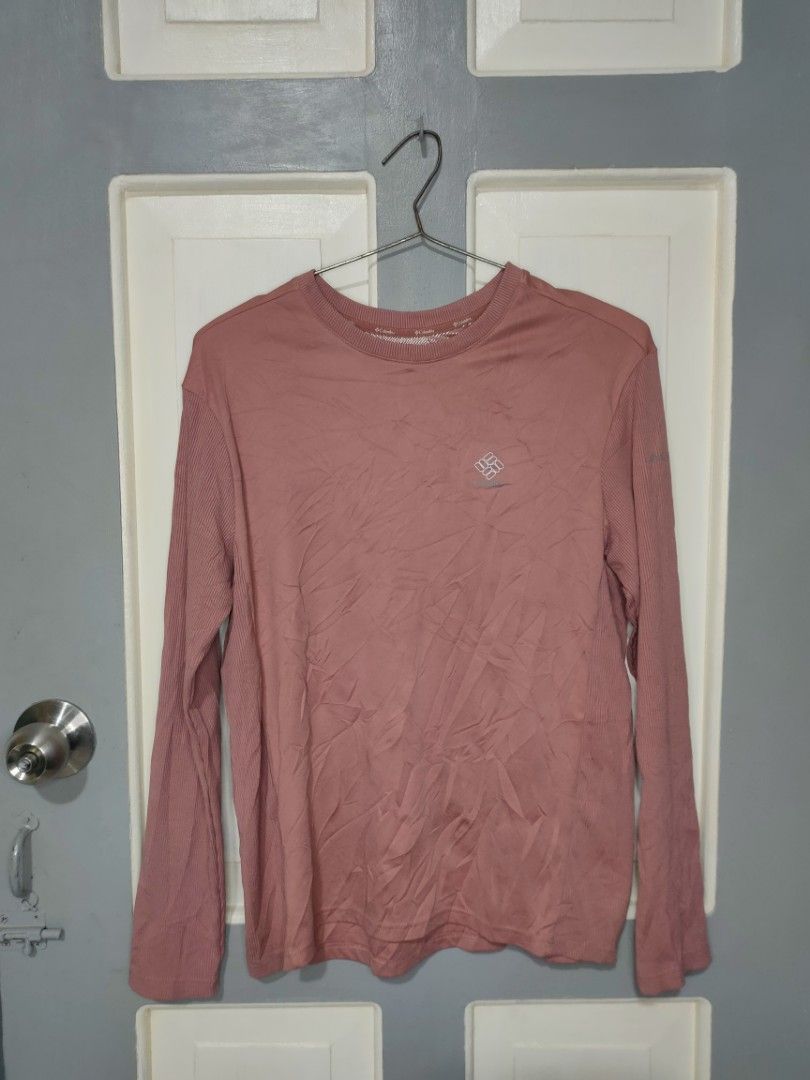 COLUMBIA CREWNECKS UNISEX (Category: Coats, Jackets and Outerwear) located in Davao. Submitted by LloydThrifter16 (Listing ID 1470836167, Image 1). Description: .