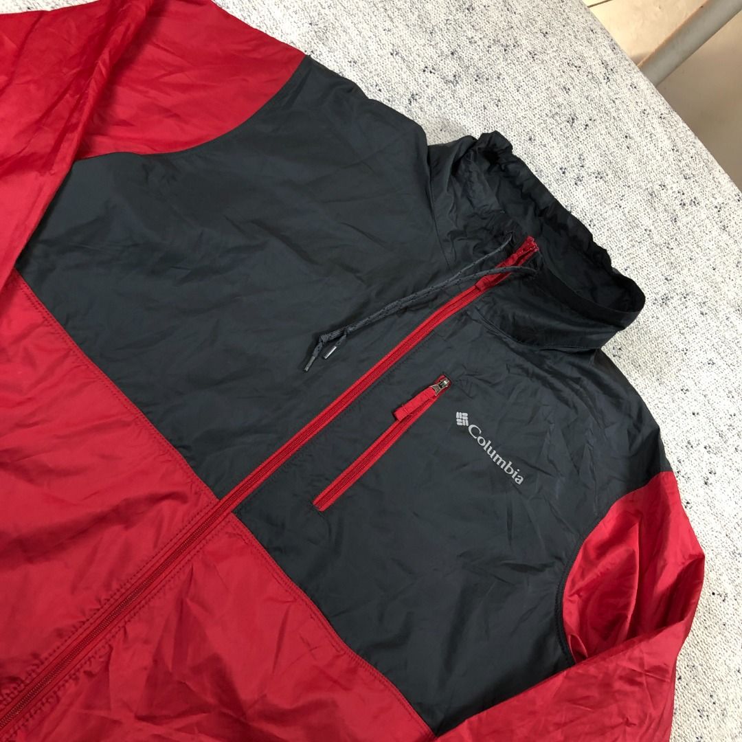Columbia Flash Forward full-zip windbreaker jacket Size Medium (Category: Coats, Jackets and Outerwear) located in Santa Rosa. Submitted by sergids (Listing ID 1470838174, Image 1). Description: Columbia Flash Forward full-zip windbreaker jacket Size Medium Check fitting tops to ensure this fits you. Dimensions below are exact measurements, see pics as well for comparison. 9/10 Condition and Colorway Dimensions: Check pic slide for actual size an