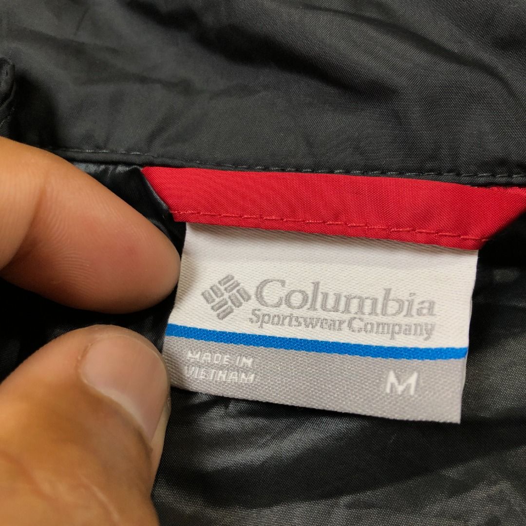 Columbia Flash Forward full-zip windbreaker jacket Size Medium (Category: Coats, Jackets and Outerwear) located in Santa Rosa. Submitted by sergids (Listing ID 1470838174, Image 2). Description: Columbia Flash Forward full-zip windbreaker jacket Size Medium Check fitting tops to ensure this fits you. Dimensions below are exact measurements, see pics as well for comparison. 9/10 Condition and Colorway Dimensions: Check pic slide for actual size an