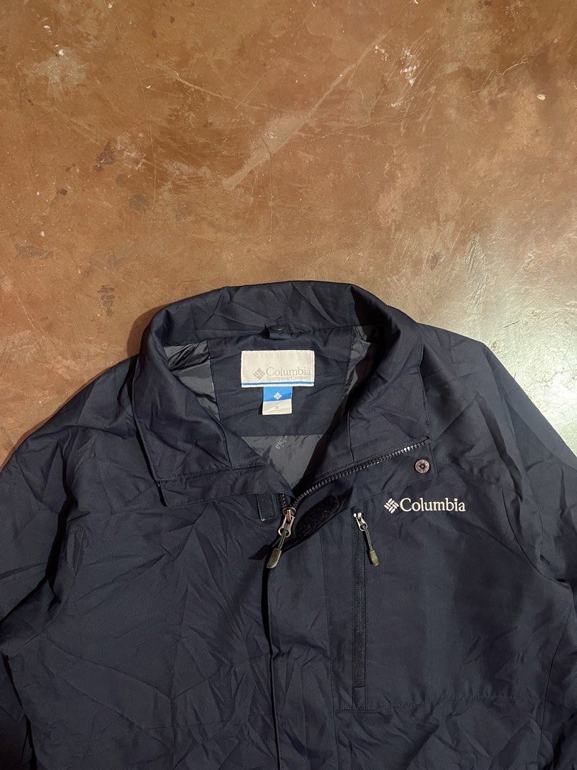 COLUMBIA Jacket (Category: Coats, Jackets and Outerwear) located in Ipil. Submitted by cris_1999_fire (Listing ID 1470797488, Image 2). Description: COLUMBIA jacket Width: 21.5 Length: 27 Excellent Good as new No issue.