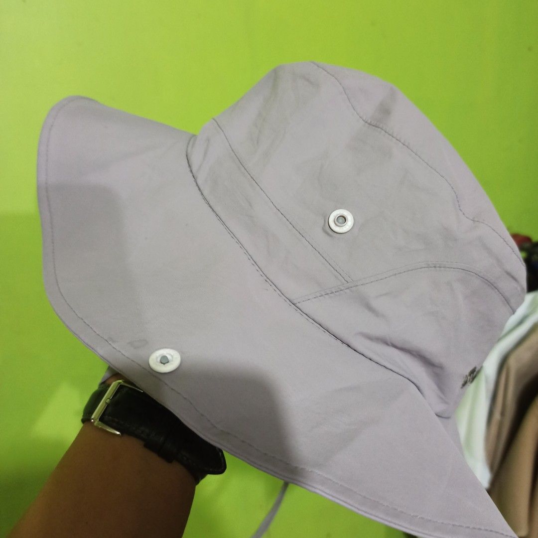 Columbia Men's Grey Sun Bucket Hat Size M (Category: Caps & Hats) located in Tagbilaran City. Submitted by delasierra39181 (Listing ID 1470765535, Image 2). Description: - Brand: Columbia - Item: Bucket Hat - Color: Grey - Size: Men's M - Breathable interior mesh lining - Adjustable chin strap for secure fit - Side eyelets for extra ventilation - Lightweight and packable design.