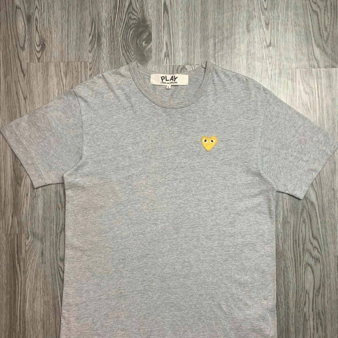 COMME DES GARCONS (PLAY) (Category: Formal Shirts) located in Carmen. Submitted by luxurious_1 (Listing ID 1470798886, Image 3). Description: CDG SZ LARGE LENGTH 22 WIDTH 28 EXCELLENT CONDITION NO ISSUE.