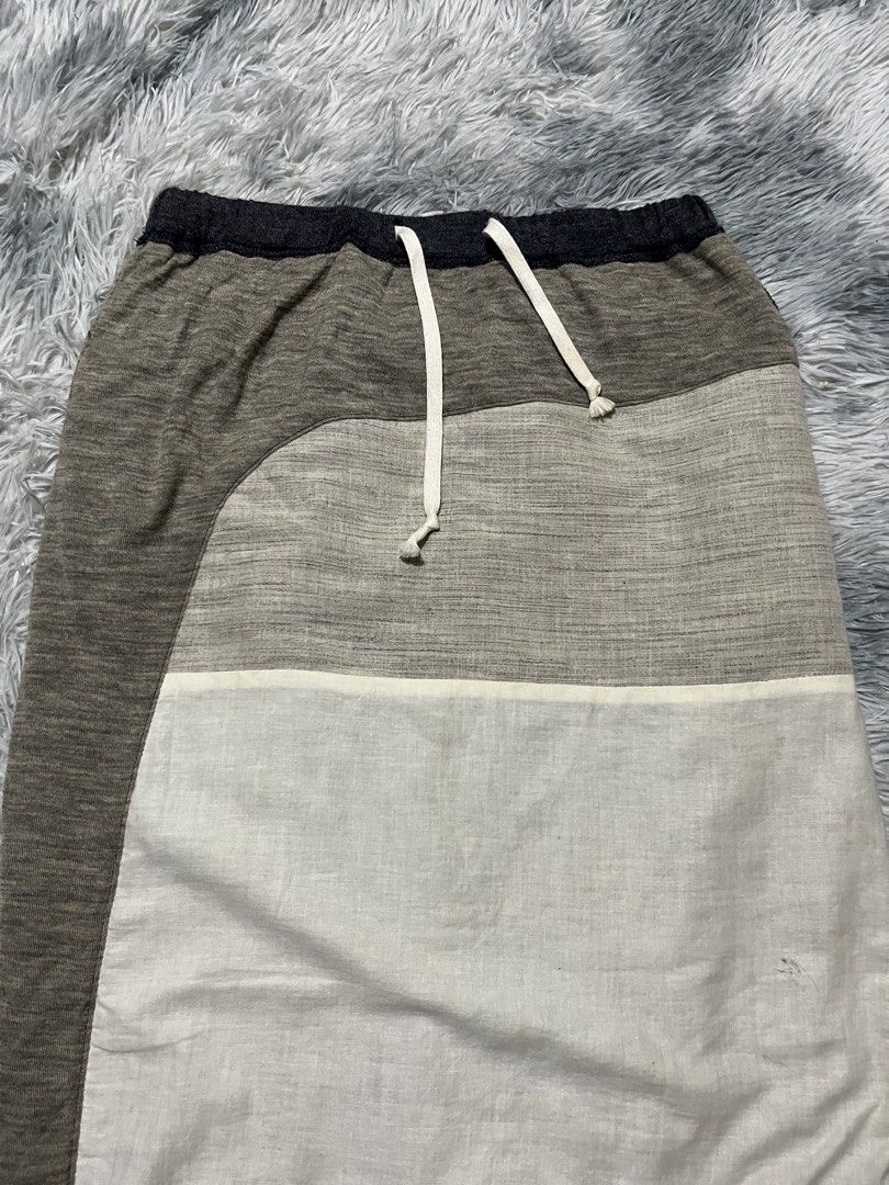 COMME des GARCONS Skirt (Category: Skirts) located in Sasmuan (Sexmoan). Submitted by winterclothes.ph (Listing ID 1470762349, Image 2). Description: COMME des GARCONS Skirt Wool S on tag Waist 26-34 Length 35 Verygood Condition Sign of usage check pics.