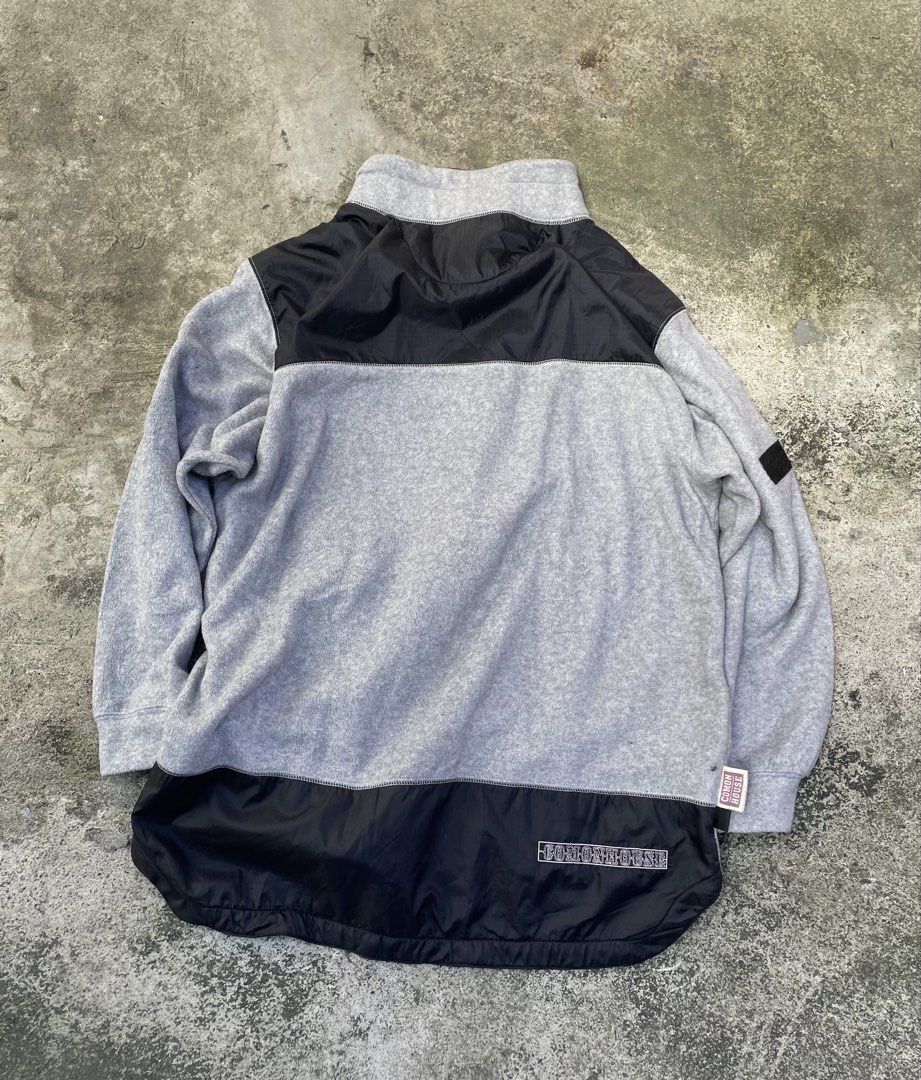 COMONHOUSE Grey Black Fleece Sweatshirt Pullover (Category: Coats, Jackets and Outerwear) located in Caloocan City. Submitted by robincedri55369 (Listing ID 1470850444, Image 3). Description: - Brand/Model: COMONHOUSE Grey & Black Fleece Pullover - Style: Casual streetwear vibe - Material: Comfortable fleece with contrasting nylon paneling on shoulders and back hem - Details: High collar with drawstring toggle, detailed chest embroidery with grap