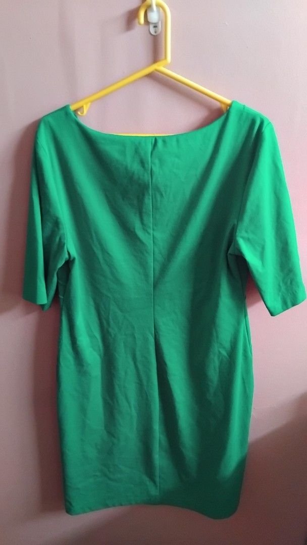 CONNECTED APPAREL GREEN DRESS (Category: Dresses) located in Iloilo. Submitted by ayinscloset (Listing ID 1470796982, Image 2). Description: 💚 CONNECTED APPAREL GREEN DRESS Price: ₱350 (Negotiable) - Brand: Connected Apparel - Size: 14 - Color: Emerald Green - Condition: Good as New - Style: Knee-length dress with elbow-length sleeves and elegant layered diagonal detailing ✨ Well-maintained and in excellent condition ✨ Perfect for formal events,