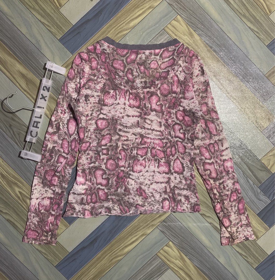 COP COPINE Y2K GRAPHIC SHIRT (Category: Longsleeves) located in Kapalong. Submitted by ac_thrift (Listing ID 1470891110, Image 2). Description: COP COPINE GRAPIC SHIRT Size: 46 Dimes: W16 x L20 Issue: Nasa last pic MoP: Gcash Location: Mindanao, Davao del Norte, Kapalong, 8113.