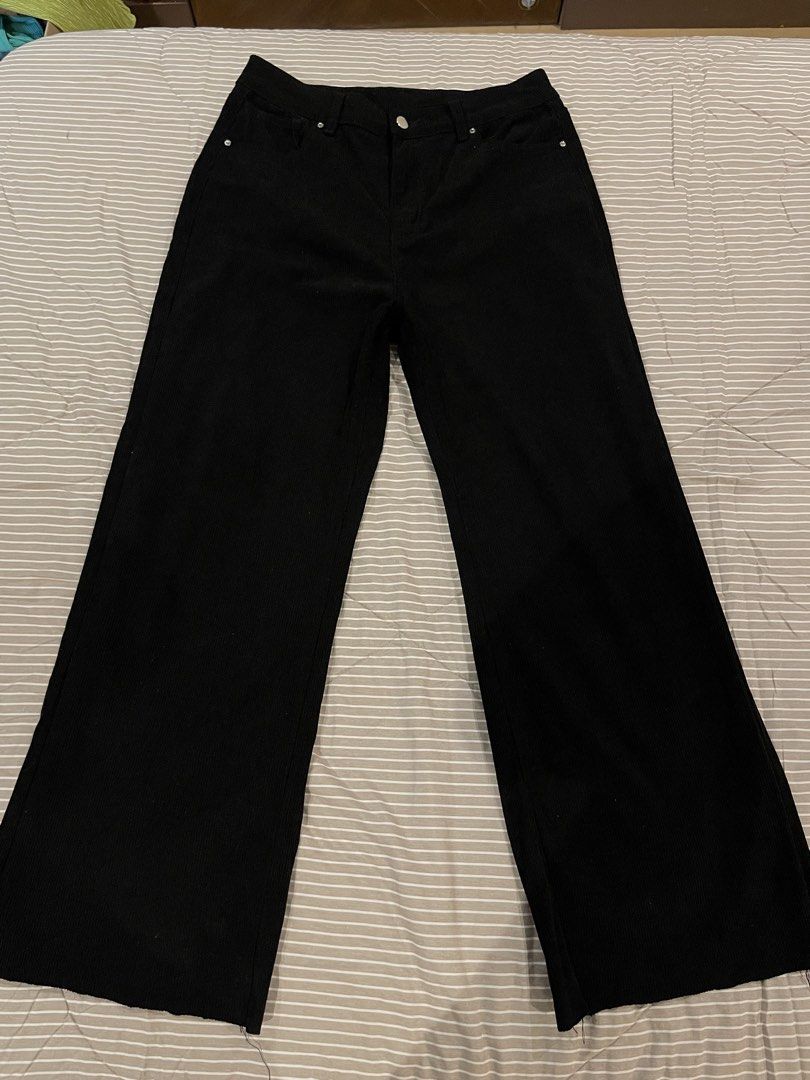 Corduroy black jeans (Category: Jeans) located in Manila. Submitted by franceshous (Listing ID 1470785154, Image 1). Description: .