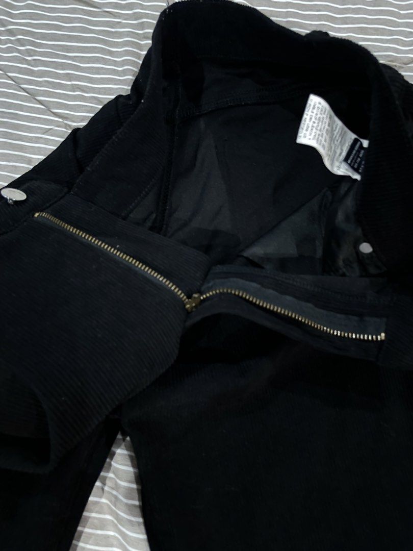 Corduroy black jeans (Category: Jeans) located in Las Pinas. Submitted by francesaly (Listing ID 1470785155, Image 3). Description: .