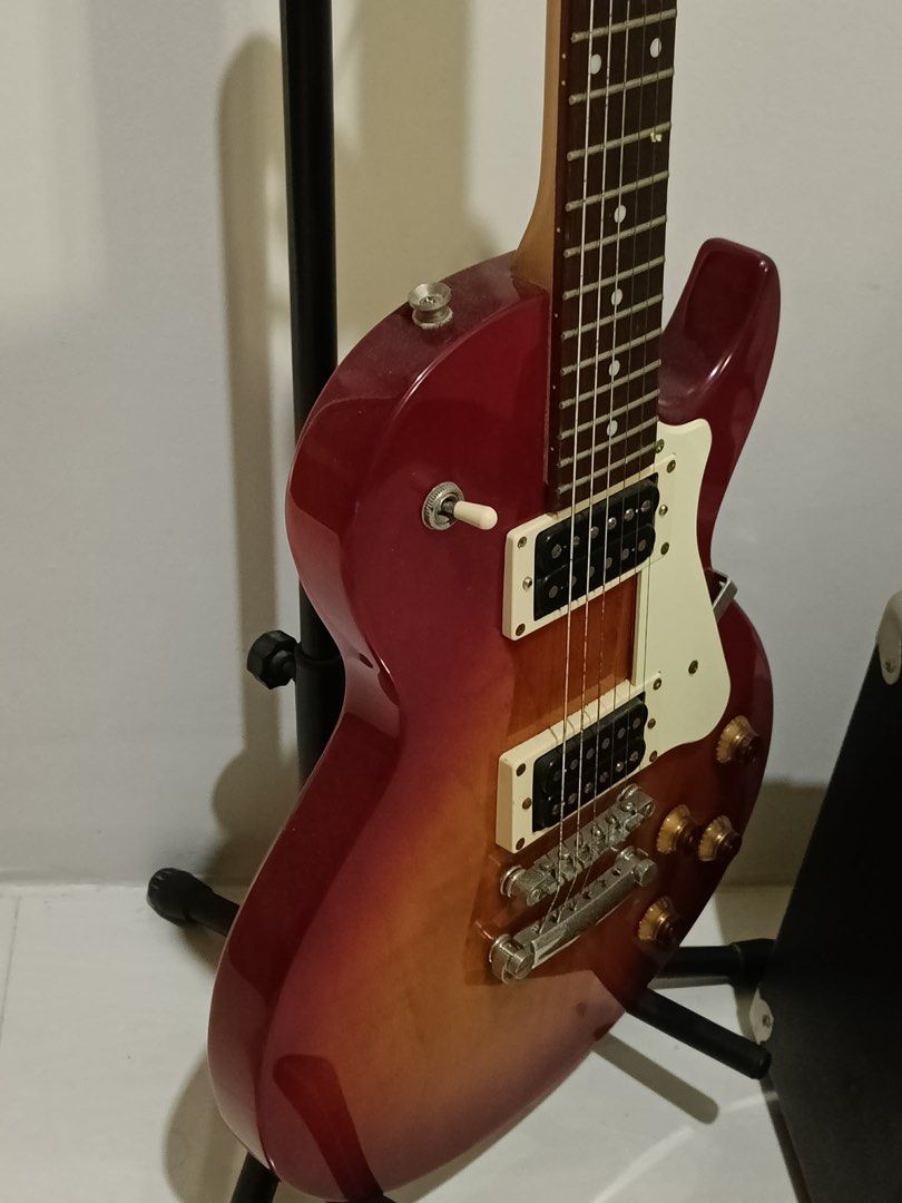 Cort CR100 Les Paul (Category: Musical Instruments) located in Calamba. Submitted by chwemaxi (Listing ID 1470766587, Image 2). Description: Inclusions: - Fresh Elixir strings upon purchase - Guitar stand - Guitar strap No gig bag included..