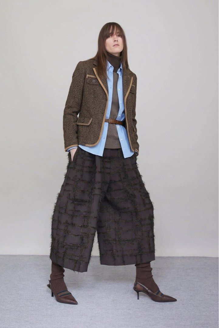Cortefiel Brown Tweed Blazer (Category: Coats, Jackets and Outerwear) located in Manila. Submitted by morningthrifters (Listing ID 1470846941, Image 2). Description: 📝This is a brown tweed blazer by the Spanish fashion brand Cortefiel, featuring a textured wool-blend fabric and contrasting tan/beige piping trim along the lapels, pockets, and cuffs. 📍Pateros Metro Manila 🚚 Jnt / Lalamove / Pickup 📐 Size Small to Medium 💗 Second time buyers ha