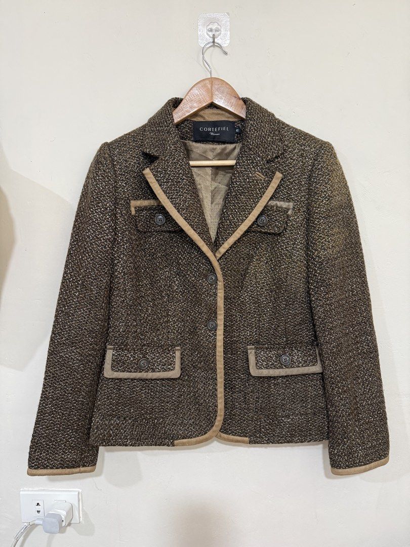 Cortefiel Brown Tweed Blazer (Category: Coats, Jackets and Outerwear) located in Manila. Submitted by morningthrifters (Listing ID 1470846941, Image 3). Description: 📝This is a brown tweed blazer by the Spanish fashion brand Cortefiel, featuring a textured wool-blend fabric and contrasting tan/beige piping trim along the lapels, pockets, and cuffs. 📍Pateros Metro Manila 🚚 Jnt / Lalamove / Pickup 📐 Size Small to Medium 💗 Second time buyers ha