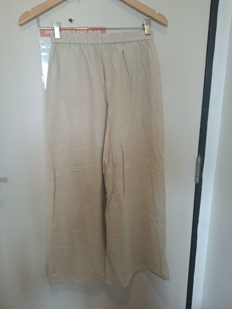 cotton linen wide leg (Category: Other Bottoms) located in Mandaluyong City. Submitted by epicowl-c93c (Listing ID 1470786434, Image 2). Description: These trousers feature a classic, comfortable design perfect for warm weather or relaxed everyday wear. Key Design Features Silhouette: Wide-leg, relaxed fit with a cropped or ankle-length hemline. Waistband: High-rise fit characterized by a prominent gathered elastic waistband for easy pull-on comf