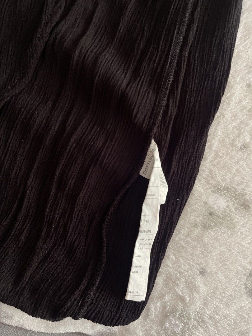 Cotton On Black Long skirt (Category: Skirts) located in Sorsogon. Submitted by comfortbeforestyle (Listing ID 1470765313, Image 2). Description: Cotton On Black Long Skirt | XS–S Barely used. Very black in actual. * Garterized waistband * Long skirt with an adjustable side drawstring to adjust the slit length * Non-ribbed fabric with a flowy drape Has a small tear on the side near the garter/waistband area. Still wearable. Please check the photo