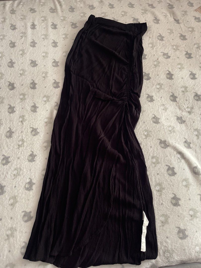 Cotton On Black Long skirt (Category: Skirts) located in Sorsogon. Submitted by comfortbeforestyle (Listing ID 1470765313, Image 1). Description: Cotton On Black Long Skirt | XS–S Barely used. Very black in actual. * Garterized waistband * Long skirt with an adjustable side drawstring to adjust the slit length * Non-ribbed fabric with a flowy drape Has a small tear on the side near the garter/waistband area. Still wearable. Please check the photo