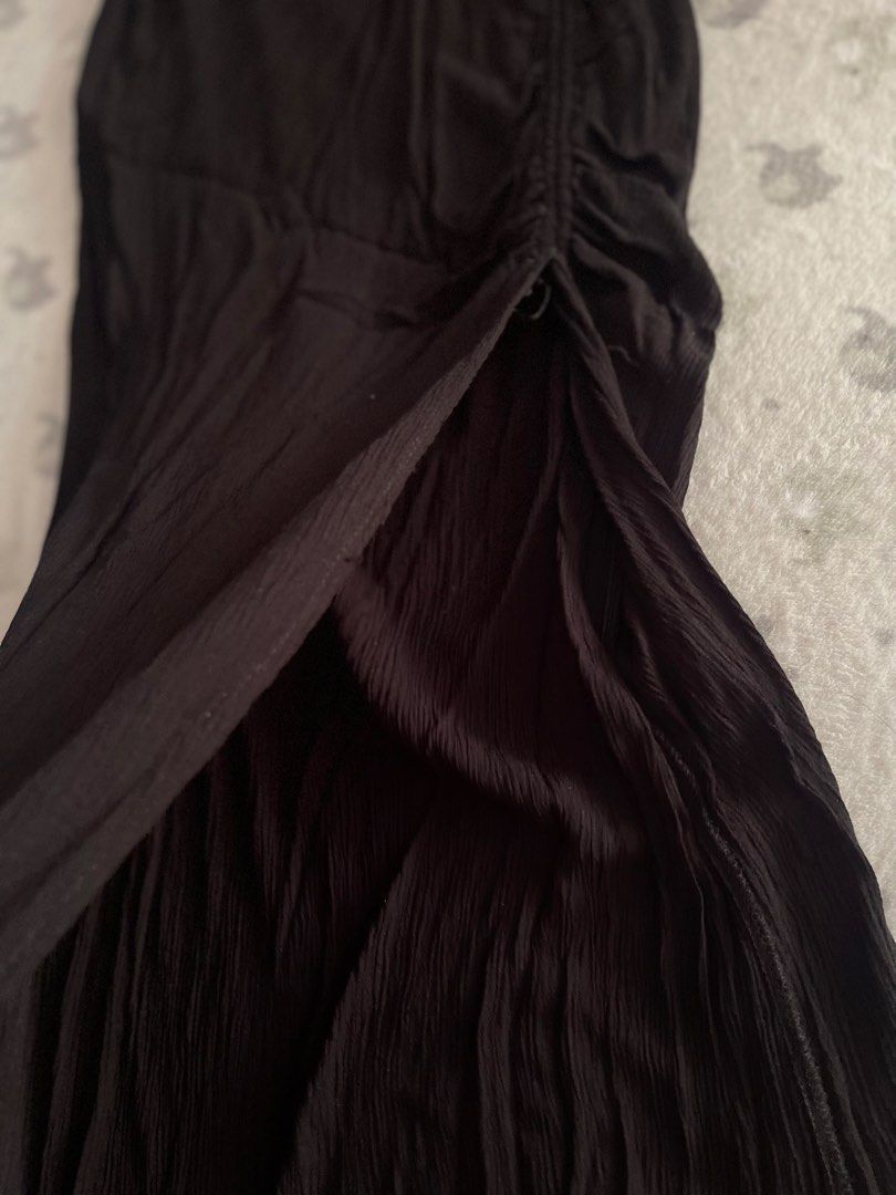 Cotton On Black Long skirt (Category: Skirts) located in Sorsogon. Submitted by comfortbeforestyle (Listing ID 1470765313, Image 3). Description: Cotton On Black Long Skirt | XS–S Barely used. Very black in actual. * Garterized waistband * Long skirt with an adjustable side drawstring to adjust the slit length * Non-ribbed fabric with a flowy drape Has a small tear on the side near the garter/waistband area. Still wearable. Please check the photo