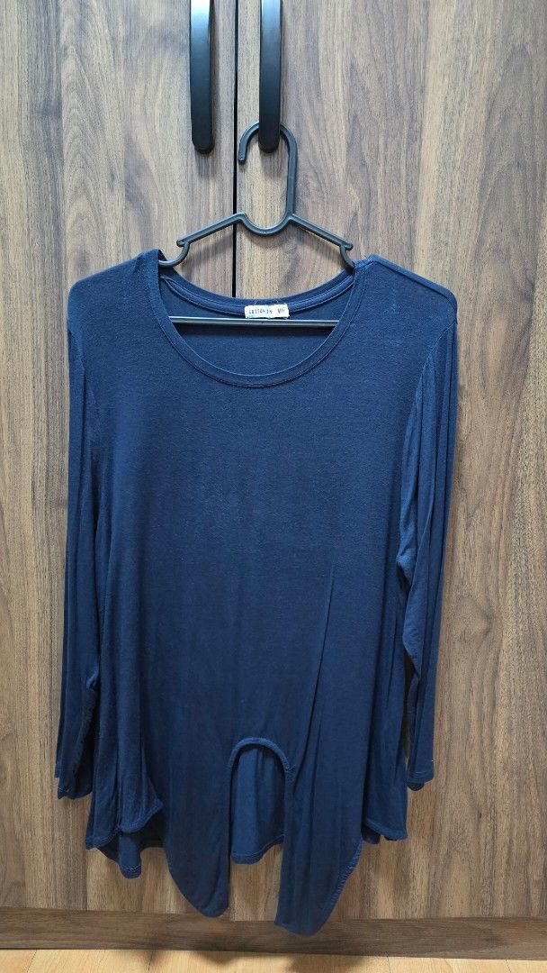 Cotton On Dark Blue Long Sleeve Top (Category: Longsleeves) located in Manila. Submitted by stuff.gaming (Listing ID 1470804367, Image 2). Description: - Brand: Cotton On - Color: Dark blue - Size: M - Fit: Loose fit with round neckline - Material: Lightweight and comfortable fabric - Versatility: Perfect everyday basic, easy to match with jeans or skirts Price still negotiable Shipping to be shouldered by buyer via J&T, Grab, & Lalamove.