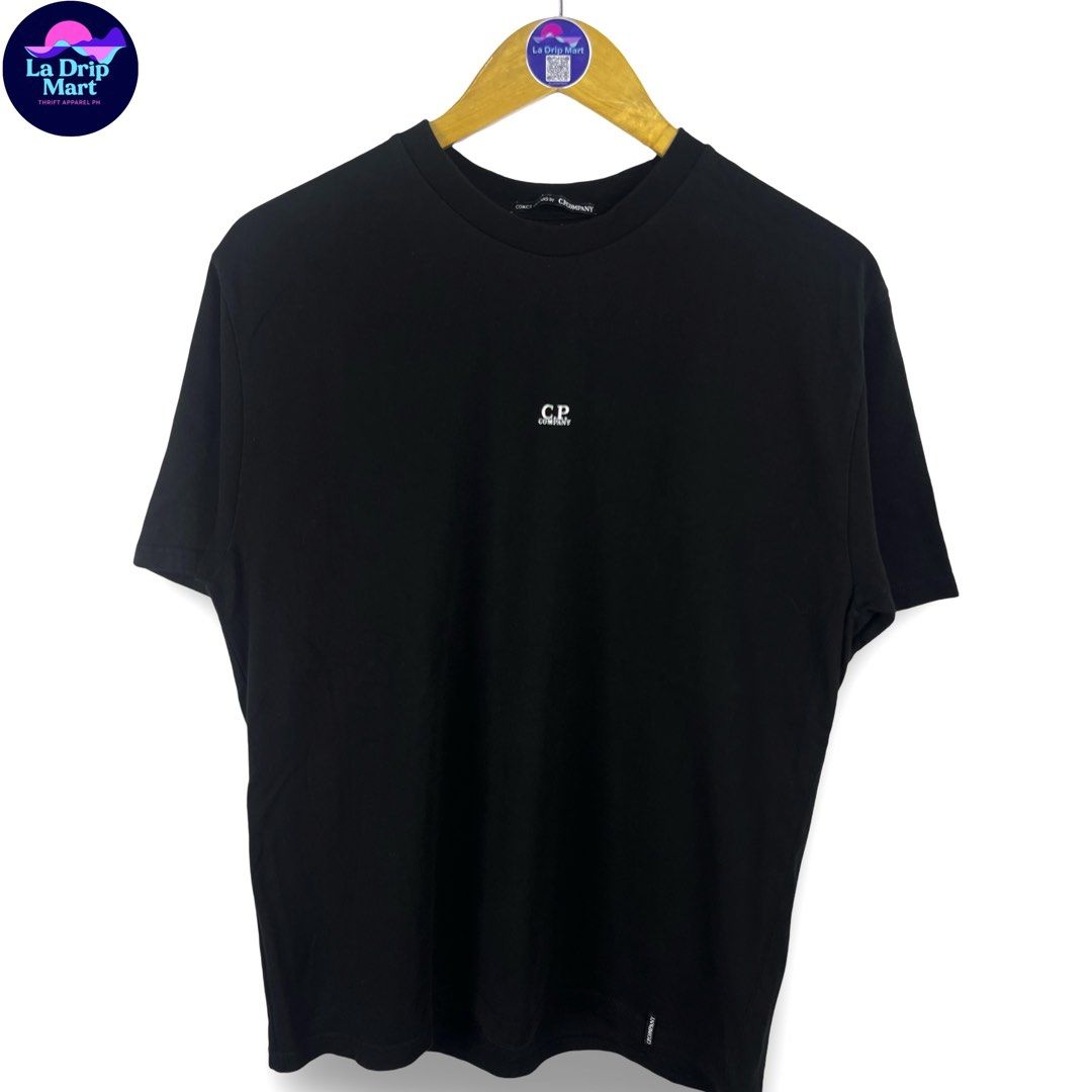 ‎“CP COMPANY” CRTN CAR GRPHC TEE (Category: Tshirts & Polo Shirts ) located in Taguig. Submitted by ldm.ph (Listing ID 1470745424, Image 1). Description: ‎(LDM-D-0240) ‎Size:ACTUAL FIT:MEDIUM ‎Dimensions ‎Inches width:20 ‎Inches length:27 ‎Condition: GOOD AS NEW ‎Color rate:10 ‎Flaws:❌ ‎(READY TO WEAR).