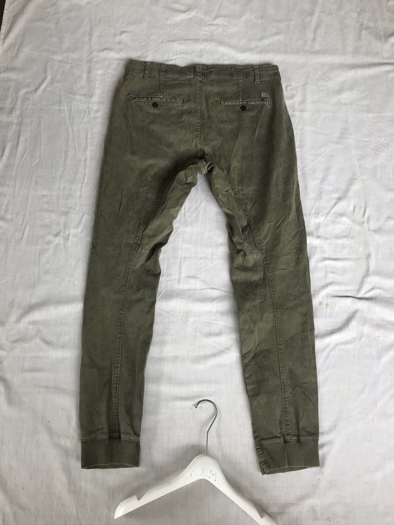CP Company Ergonomic Fit Pants (Category: Trousers) located in San Fernando. Submitted by ramjames18 (Listing ID 1470854650, Image 2). Description: •CP Company Ergonomic Pants🔥 -Authentic / Legit -Excellent Condition (Need wash) -8.9/10 Color Rate (Army Green Colorway) -W:29-31 waist -L:40” Pm sa interested! 📥📥.