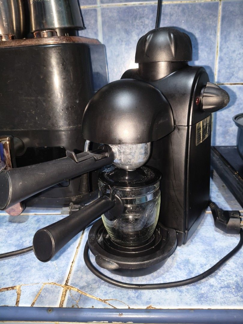 C-Pot Espresso Coffee Machine (Category: Coffee Machines & Makers) located in Caloocan City. Submitted by thanejemaridumlao-74170 (Listing ID 1470897404, Image 1). Description: C-Pot Espresso Machine Tested and confirmed working! Pwede natin I test if pickup niyo sa bahay namin. Straight Tayo sa issues: - may lime deposits Ang tubig na mainit pag bumubos na, need delimer Kasi napakuluan ng tubig from the tap(not distilled) - Yung print sa knob Ni