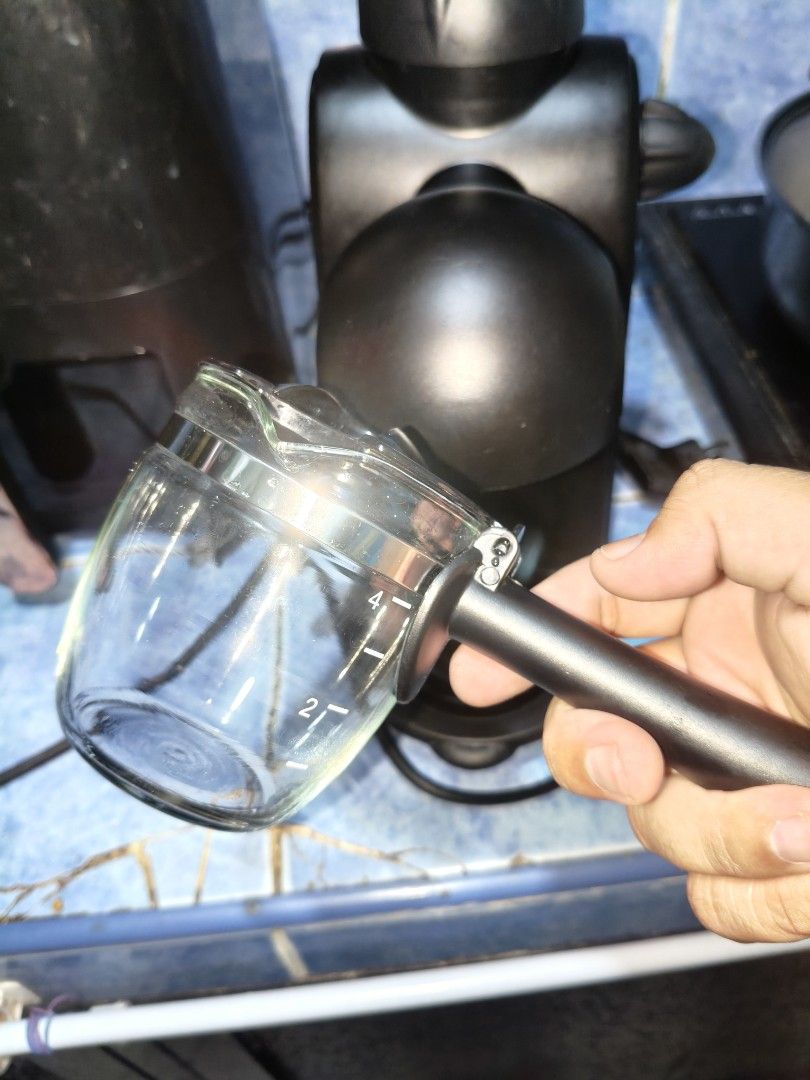 C-Pot Espresso Coffee Machine (Category: Coffee Machines & Makers) located in Caloocan City. Submitted by thanejemaridumlao-74170 (Listing ID 1470897404, Image 3). Description: C-Pot Espresso Machine Tested and confirmed working! Pwede natin I test if pickup niyo sa bahay namin. Straight Tayo sa issues: - may lime deposits Ang tubig na mainit pag bumubos na, need delimer Kasi napakuluan ng tubig from the tap(not distilled) - Yung print sa knob Ni