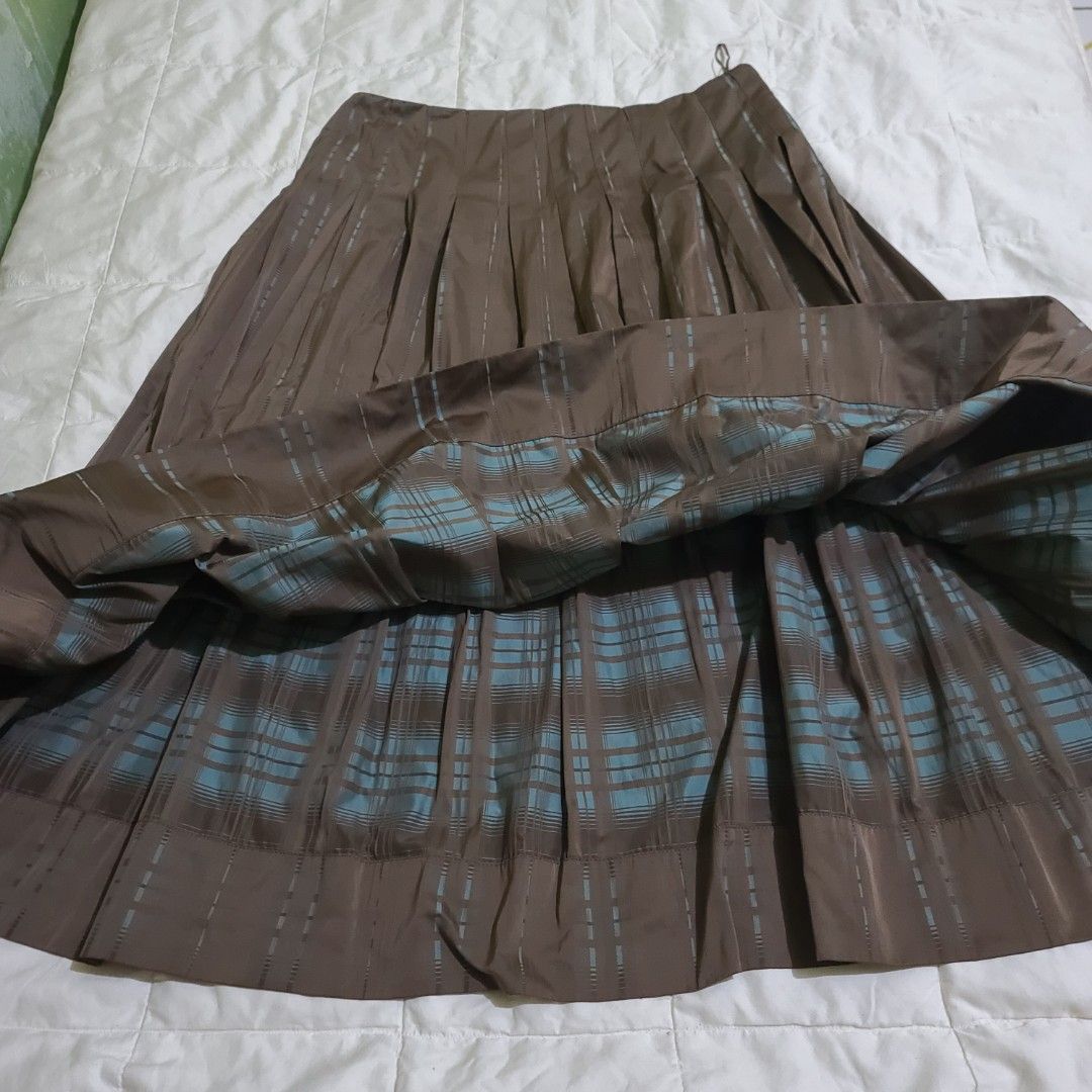 Crea Concept Knife Pleated Skirt (Category: Skirts) located in Manila. Submitted by faurbrey (Listing ID 1470920110, Image 3). Description: 15" x 30" Excellent Condition No Issue.