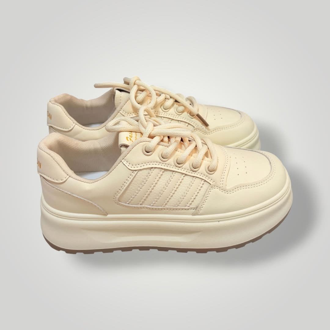Cream Chunky Platform Sneakers (Category: Sneakers) located in Manila. Submitted by amara.archives (Listing ID 1470789366, Image 1). Description: 🛍️ ITEM DETAILS Condition: New (Never nagamit) Size : 37 📋 SELLER INFORMATION Reason For Selling : Decluttering / No longer used Location: Project 6, Quezon City MOP: GCash / Bank Transfer 📌 ORDER POLICY • Actual photos of the item are posted. • Payment first before booking or shipment. • First to pa