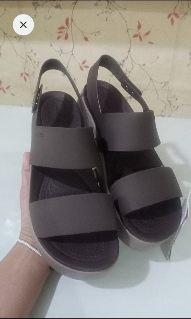 Crocs Brooklyn Low Wedge Sandals Brown Size W8 (Category: Flats & Sandals) located in Cagayan de Oro. Submitted by catheveron (Listing ID 1470927606, Image 2). Description: authentic crocs bought in 🇨🇦 brandnew with pouch tag and bag size 8 mushroom/mocha color mall price: 3995 - Brand new with original tags, never worn - Style: Crocs Brooklyn Low Wedge Sandals - Color: Brown with a chic two-strap design and adjustable slingback ankle strap - C